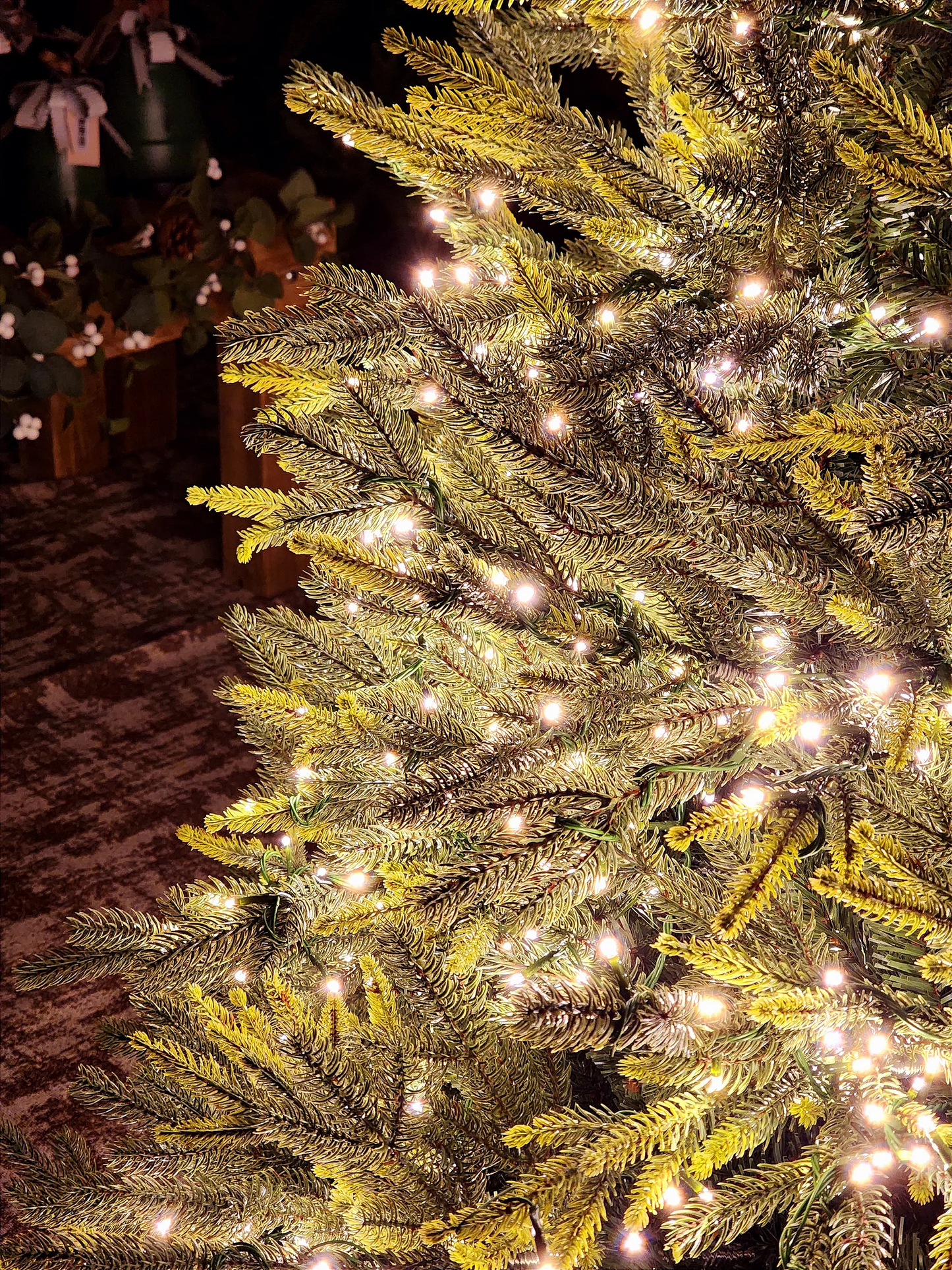 ÁRVORE PINHEIRO SUPER LUXO COM 1900 LEDS 2,10CM COM 5436 GALHOS