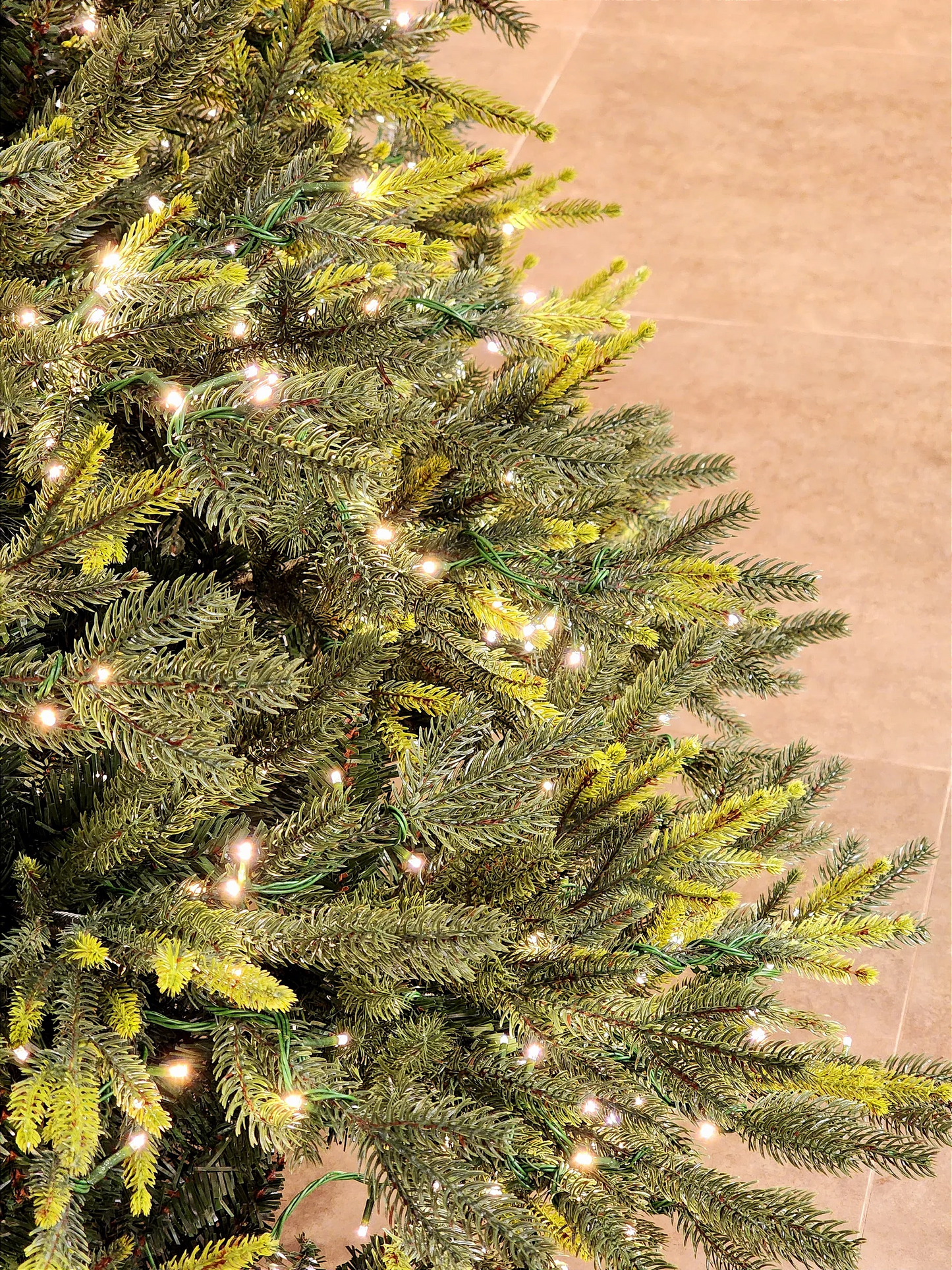 ÁRVORE PINHEIRO SUPER LUXO COM 1900 LEDS 2,10CM COM 5436 GALHOS