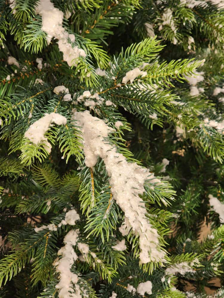 ÁRVORE PINHEIRO NEVADO SUPER REALISTA NASHVILLE 2614 GALHOS 2,25CM