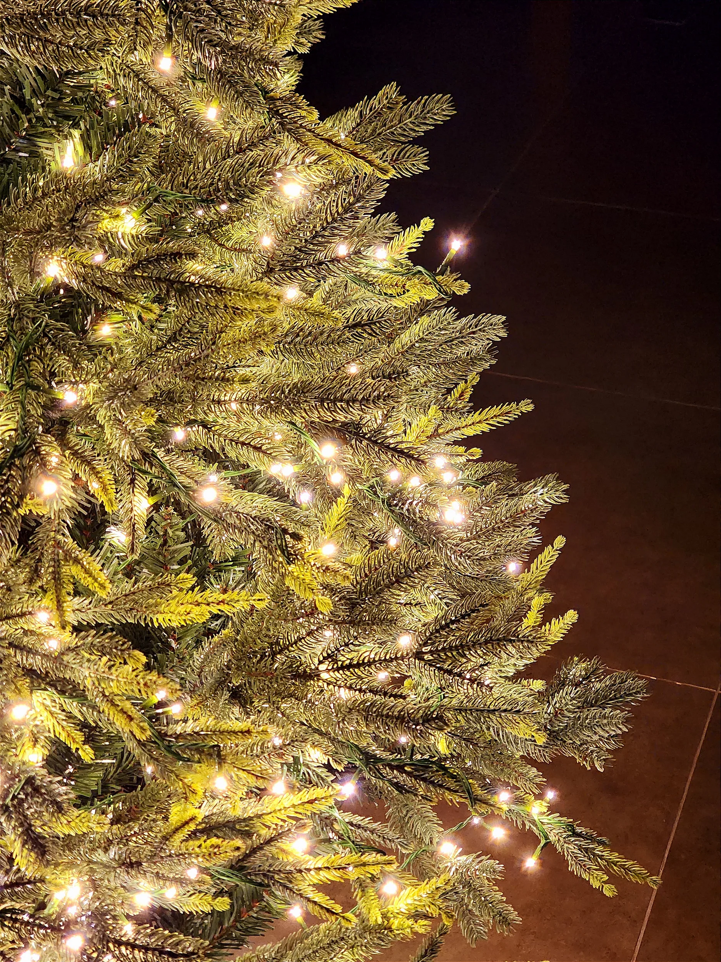 ÁRVORE PINHEIRO SUPER LUXO COM 1900 LEDS 2,10CM COM 5436 GALHOS