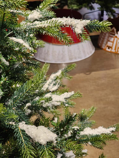 ÁRVORE PINHEIRO NEVADO SUPER REALISTA NASHVILLE 2614 GALHOS 2,25CM