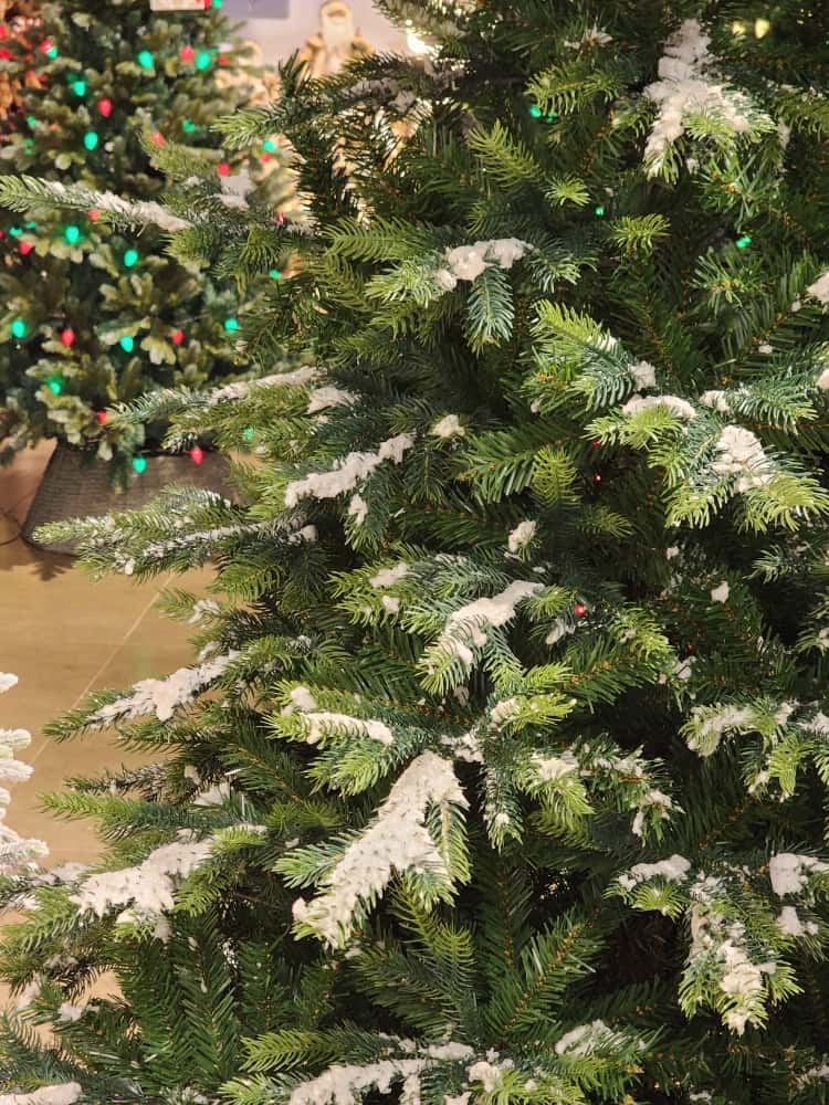 ÁRVORE PINHEIRO NEVADO SUPER REALISTA NASHVILLE 2614 GALHOS 2,25CM