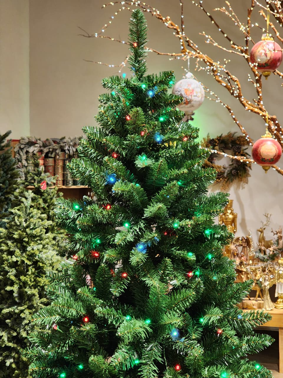 ÁRVORE PINHEIRO BAHREIN 1217 GALHOS 2,10CM COM 390 LEDS RGB COM FUNÇÕES