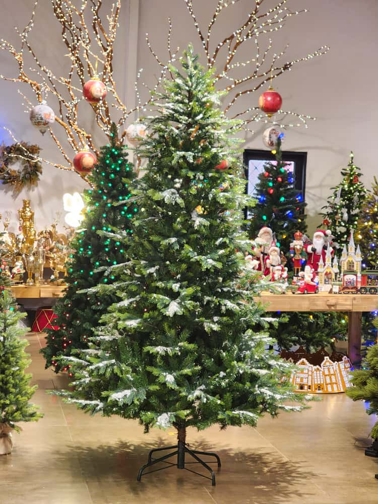 ÁRVORE PINHEIRO NEVADO SUPER REALISTA NASHVILLE 2614 GALHOS 2,25CM